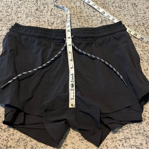 Athleta Black Crest 2 in 1 Shortie Shorts Size 10 - Picture 6 of 8